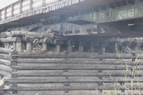 мост через реку Чикой после полутора лет перевозки угля